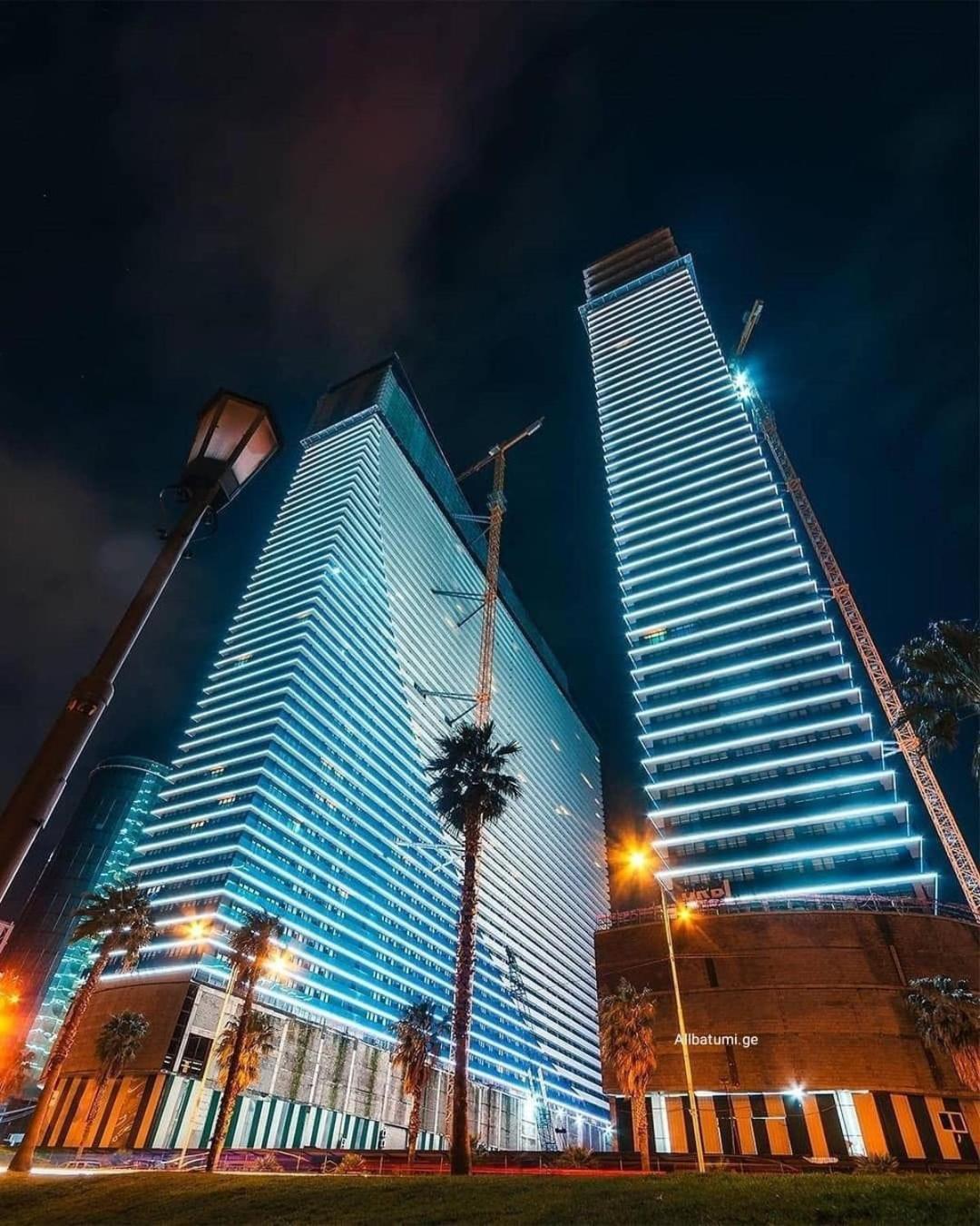 Orbi City Amazing Apartments Batumi Exterior photo